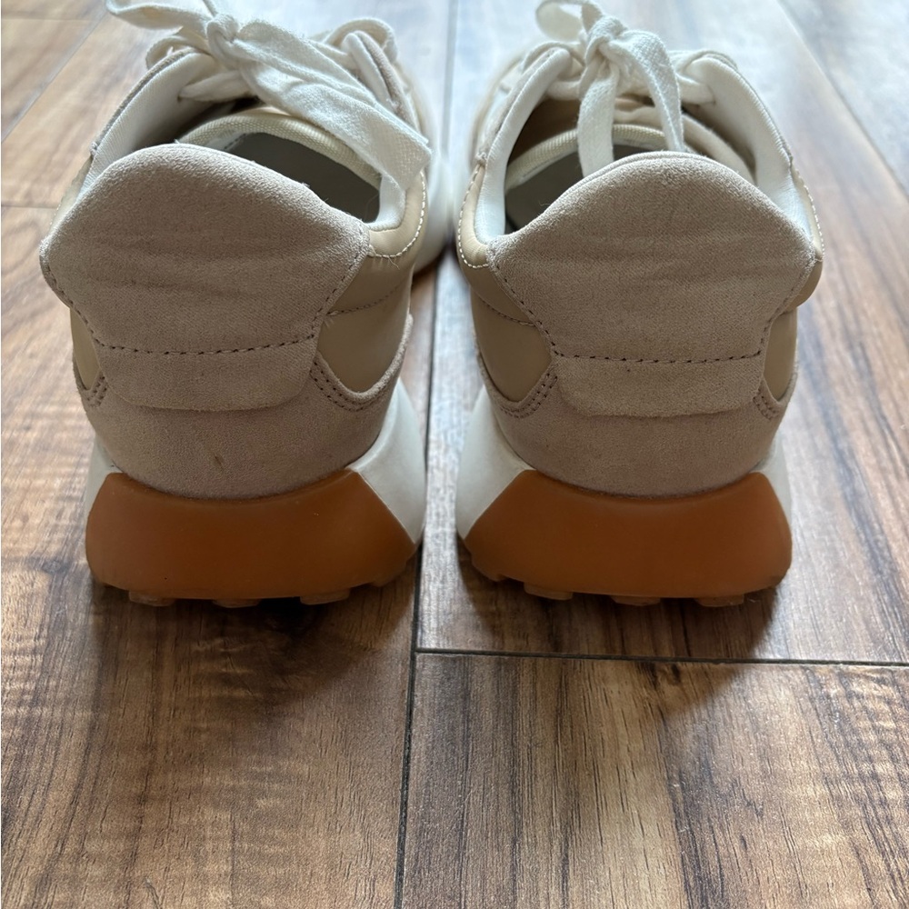 Steve Madden Women's Escapade Retro-Inspired Sneakers with Chunky Midsole - Picture 5 of 11